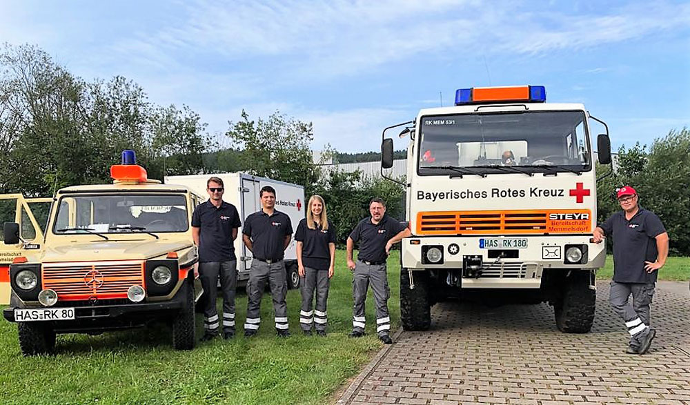 Fünf Mitglieder der BRK-Bereitschaft Memmelsdorf waren von Montag bis Donnerstag mit zwei Fahrzeugen im Hochwasser-Katastrophengebiet im Einsatz. Das Bild zeigt (von links): Bastian Döhler, Benedikt Reubel, Madeleine Aßfalg sowie die beiden Bereitschaftsleiter Dieter Kirstner und Alex Toni. (Foto: BRK)